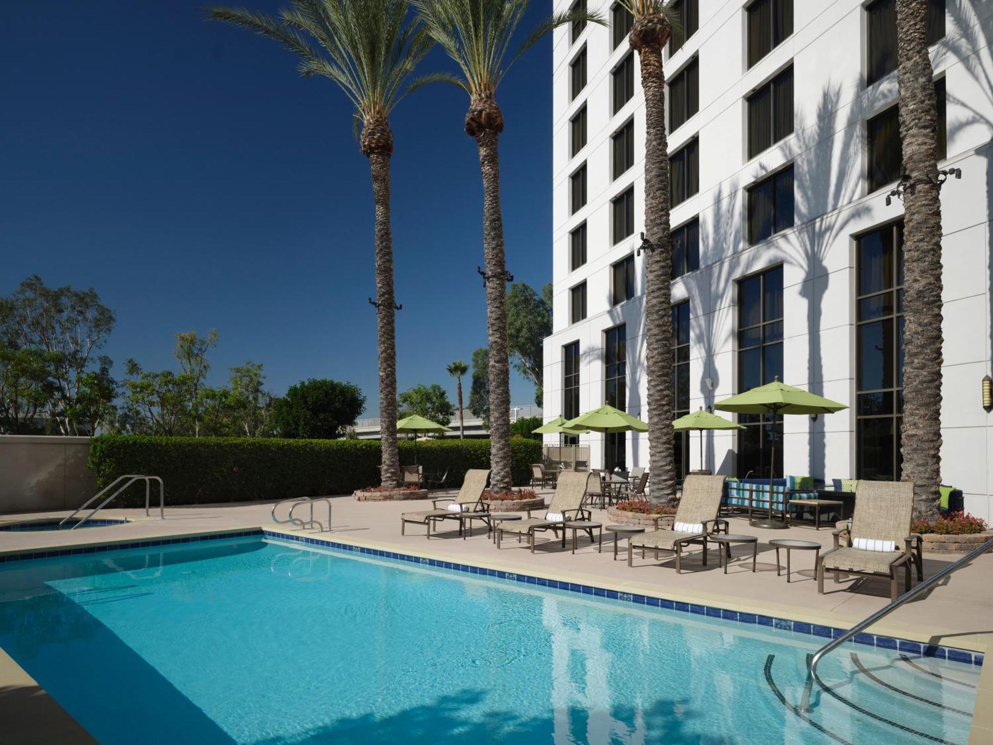 Doubletree By Hilton Irvine Spectrum Exterior foto